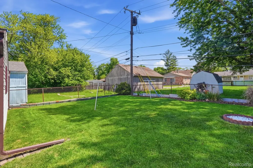 24254 Eleanor Avenue Warren City MI 48089