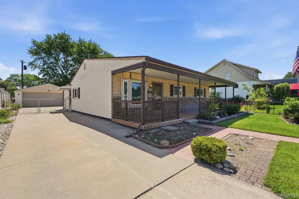 24254 Eleanor Avenue Warren City MI 48089