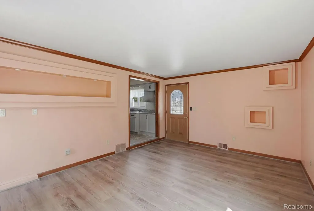 24254 Eleanor Avenue Warren City MI 48089