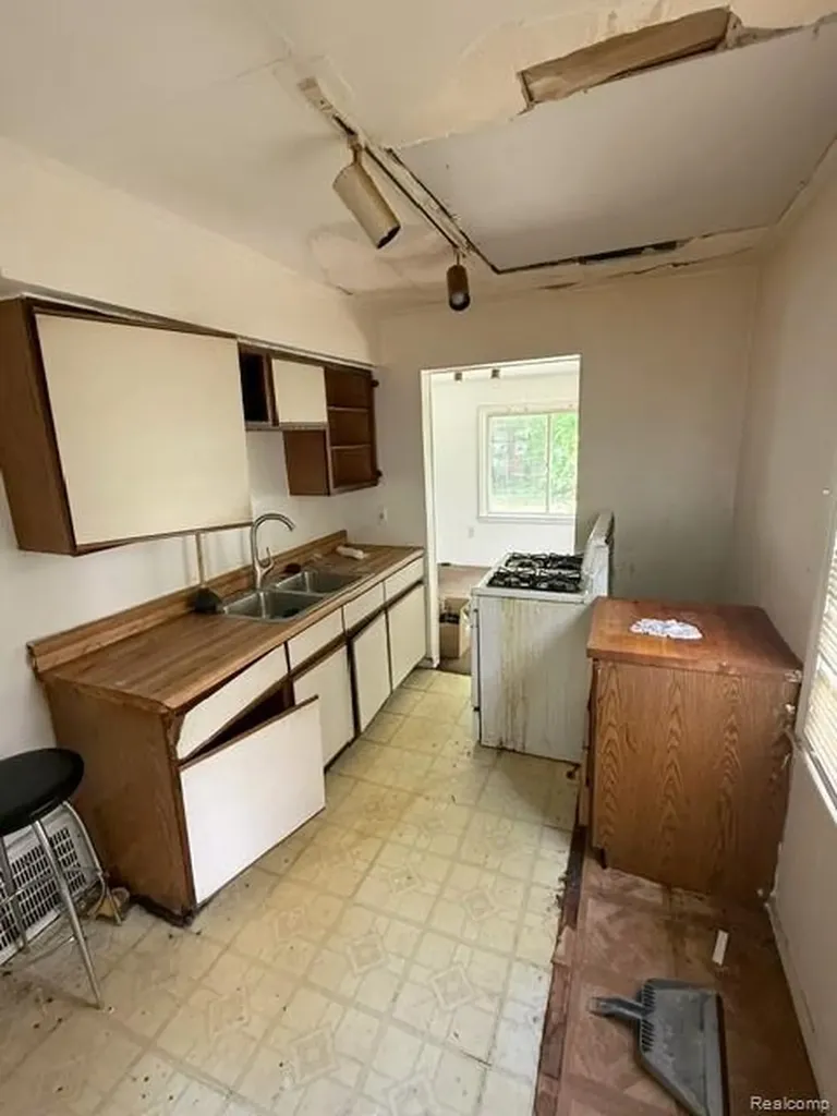 19942 Mccormick Street Detroit City MI 48224