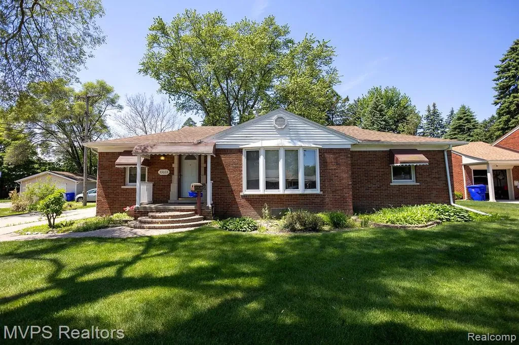 33033 Edgegrove Fraser City MI 48026