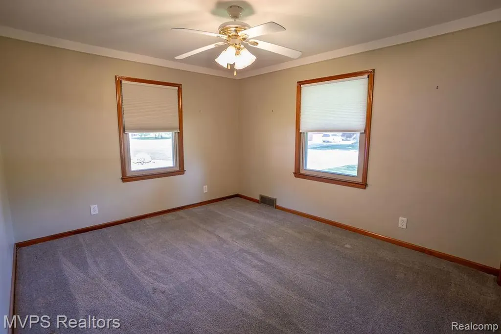 33033 Edgegrove Fraser City MI 48026