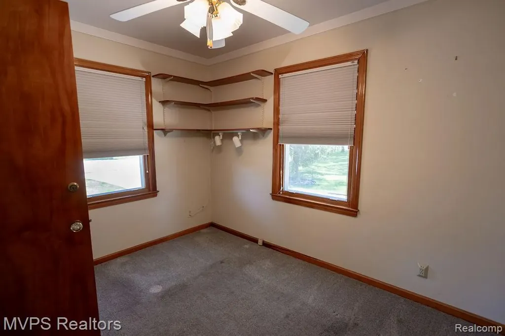 33033 Edgegrove Fraser City MI 48026