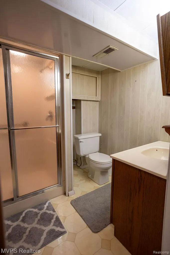 33033 Edgegrove Fraser City MI 48026