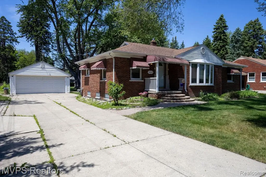 33033 Edgegrove Fraser City MI 48026