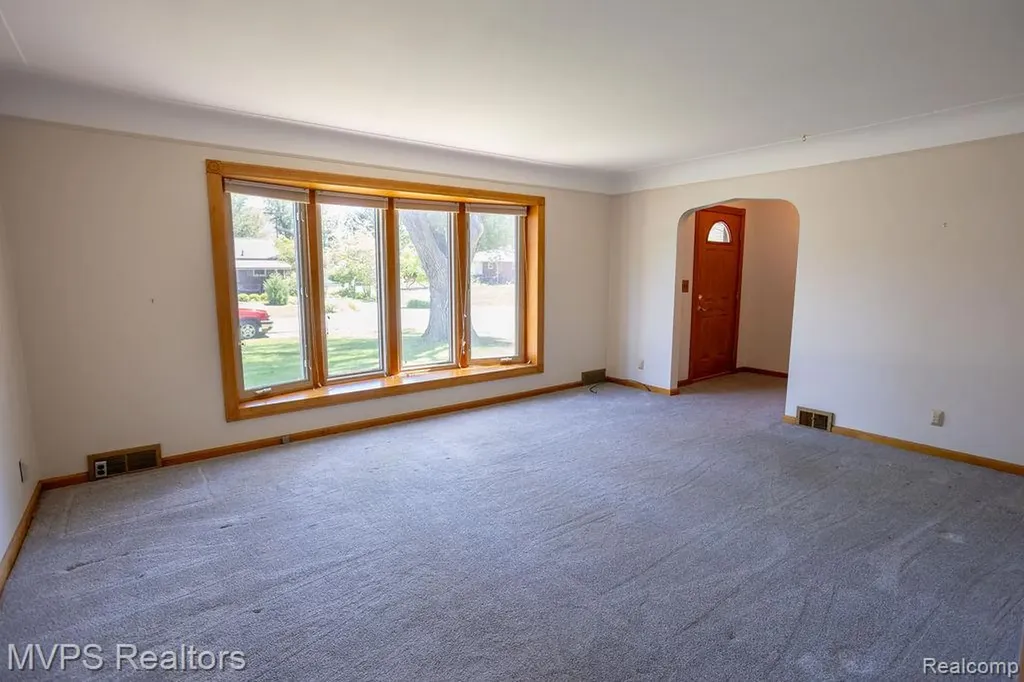 33033 Edgegrove Fraser City MI 48026