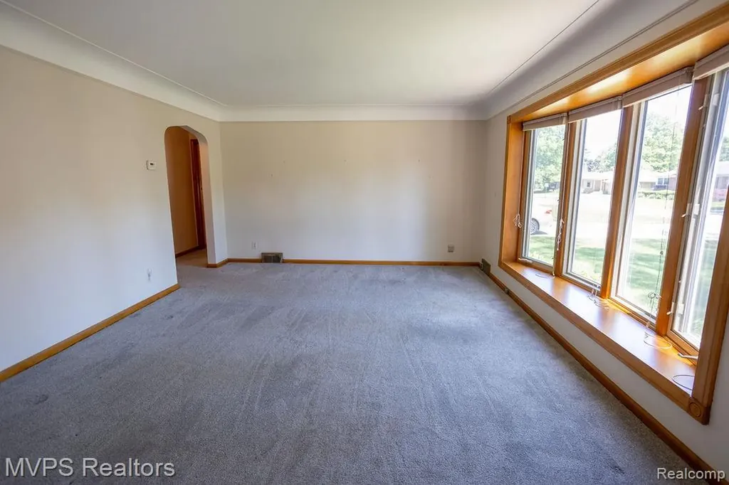 33033 Edgegrove Fraser City MI 48026