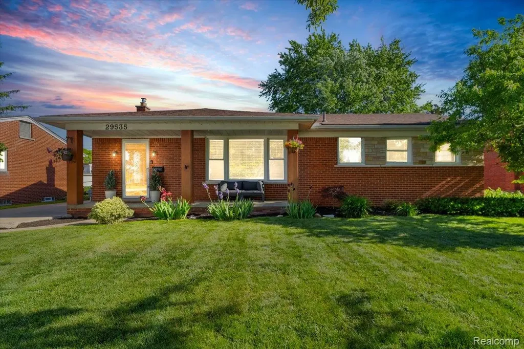 29535 Barkley Street Livonia City MI 48154