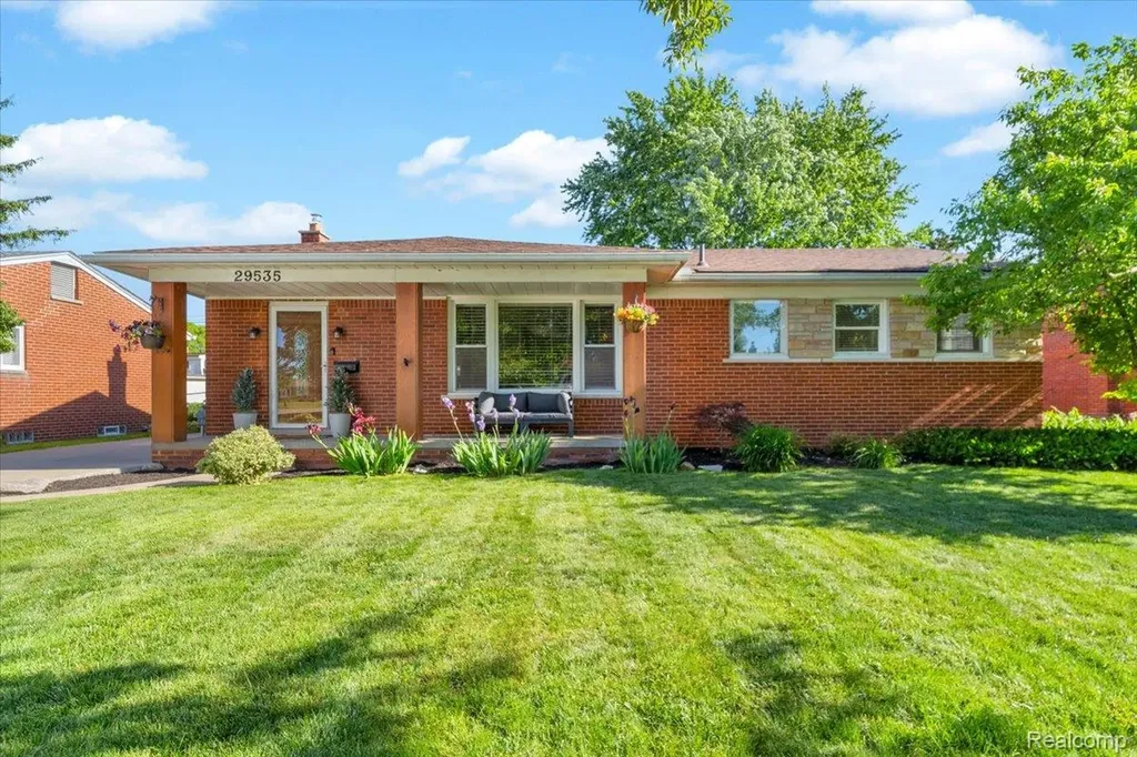29535 Barkley Street Livonia City MI 48154