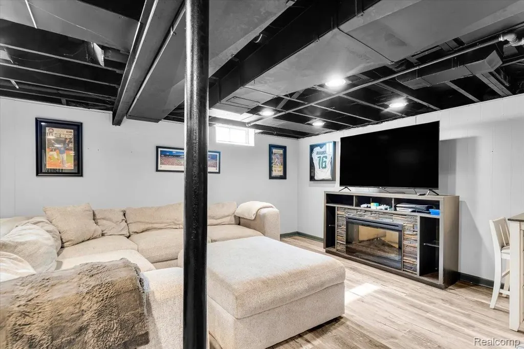 29535 Barkley Street Livonia City MI 48154
