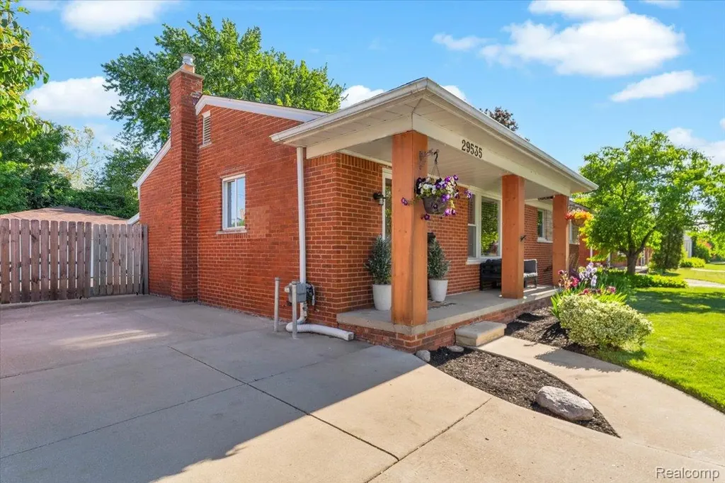 29535 Barkley Street Livonia City MI 48154