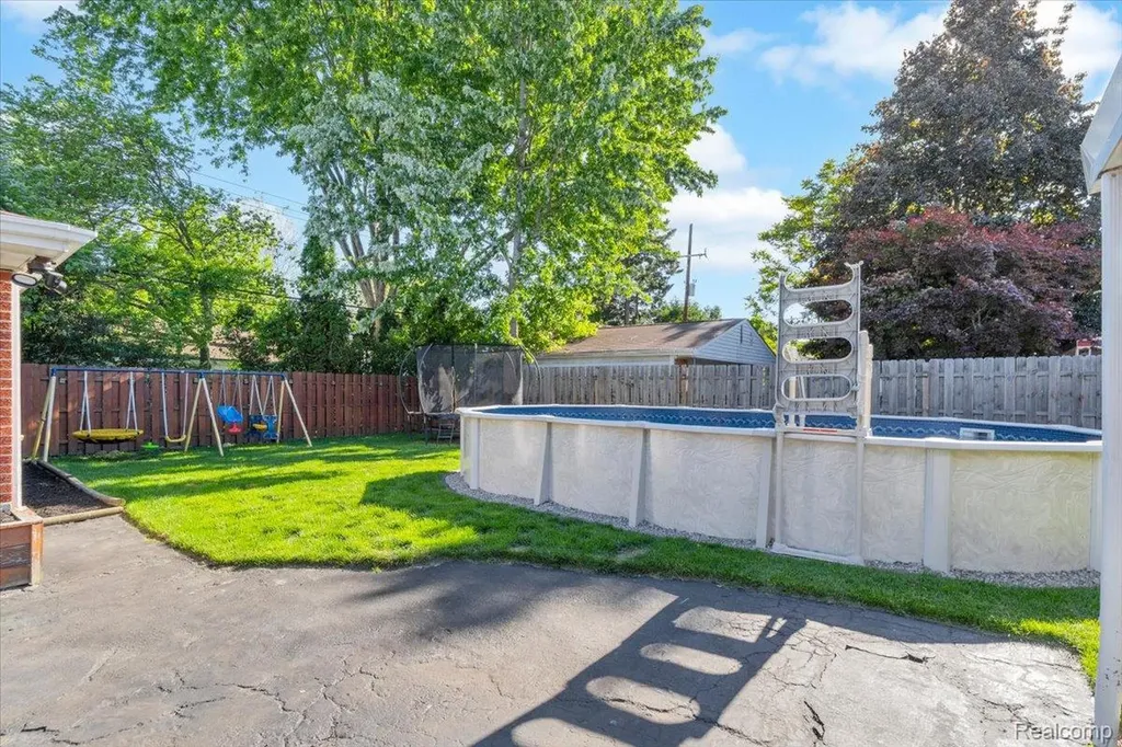 29535 Barkley Street Livonia City MI 48154