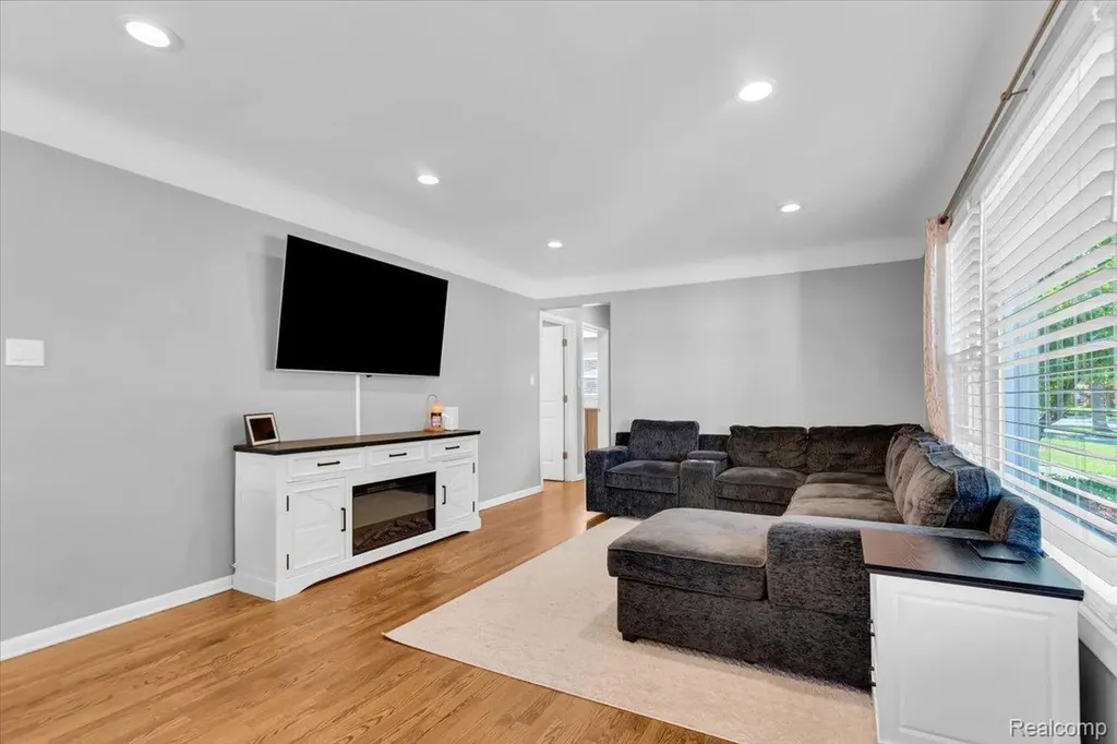29535 Barkley Street Livonia City MI 48154