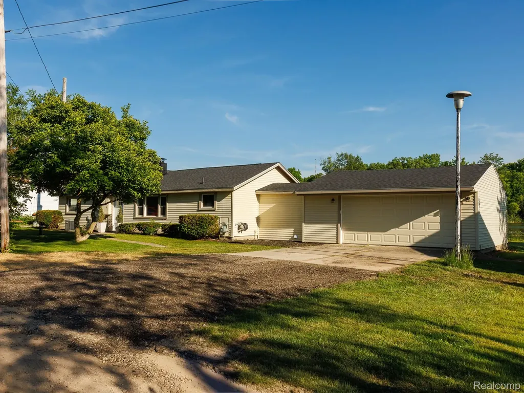11560 Island Ct Court Hartland Township MI 48353