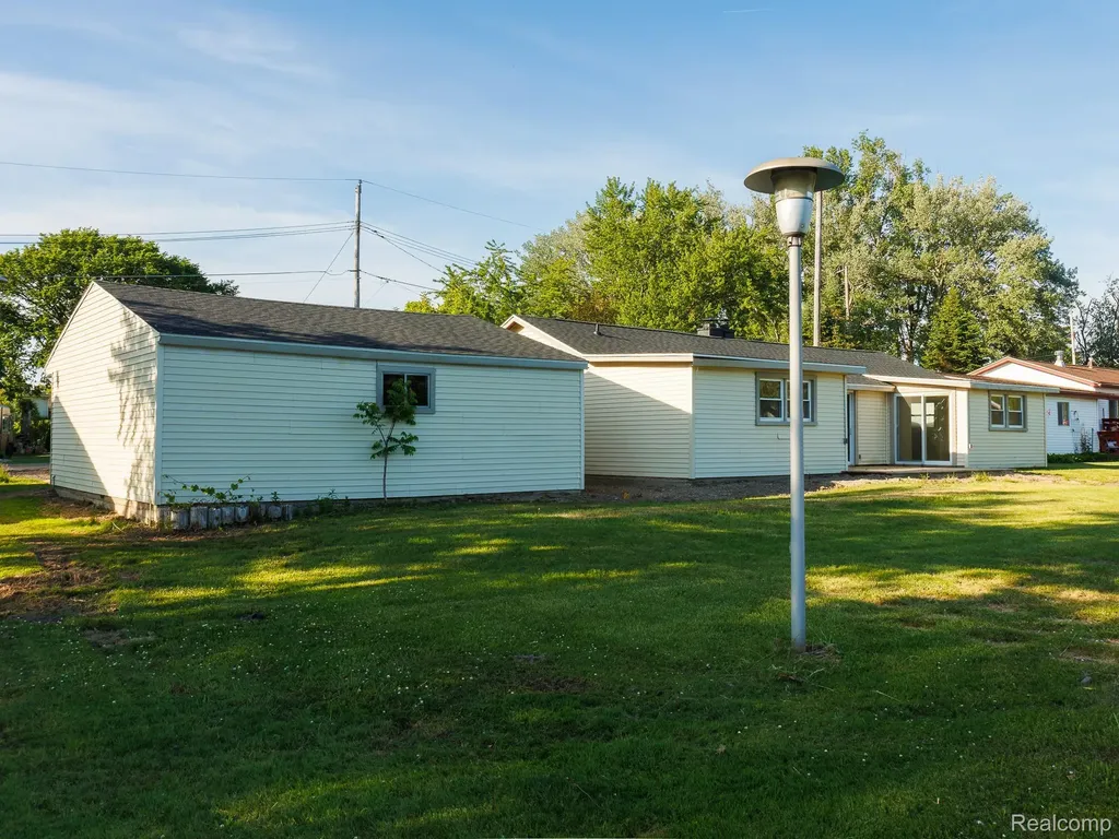11560 Island Ct Court Hartland Township MI 48353