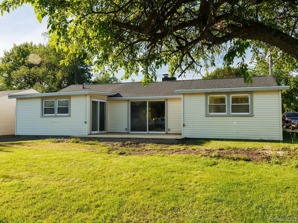 11560 Island Ct Court Hartland Township MI 48353