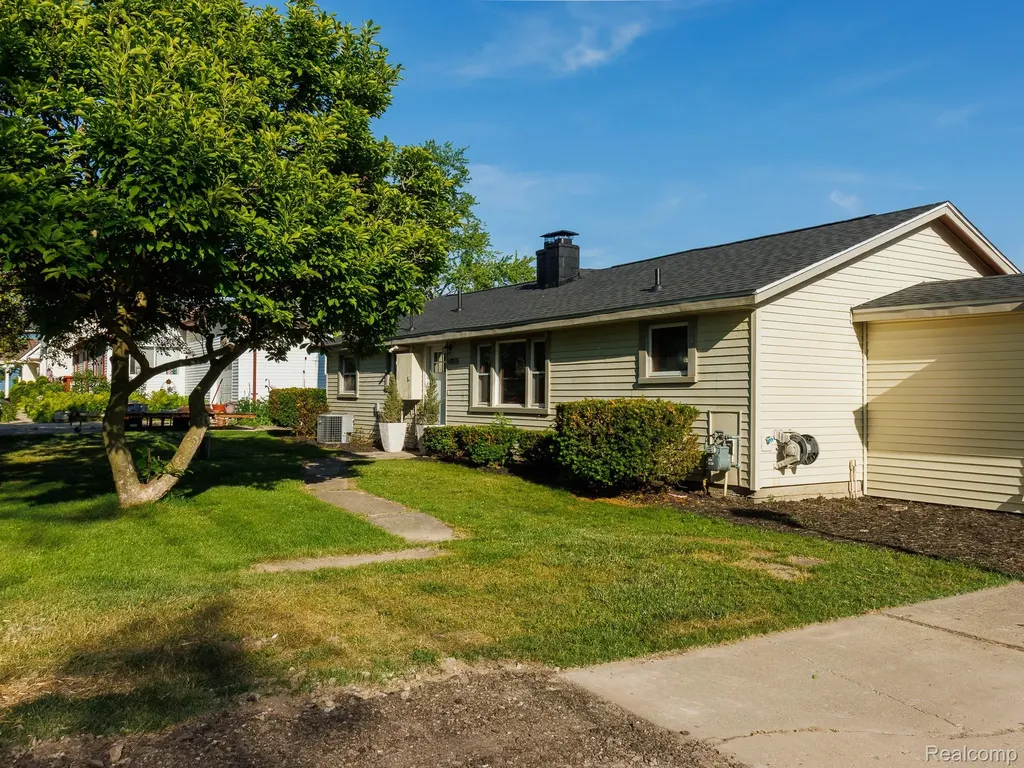 11560 Island Ct Court Hartland Township MI 48353