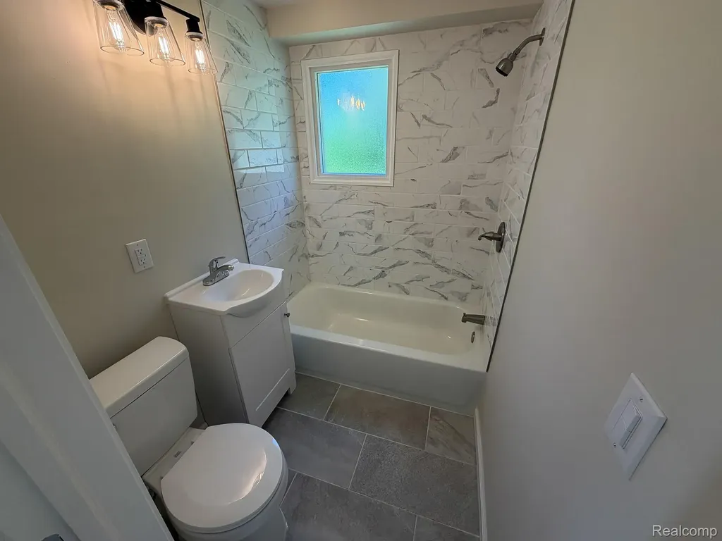 11560 Island Ct Court Hartland Township MI 48353