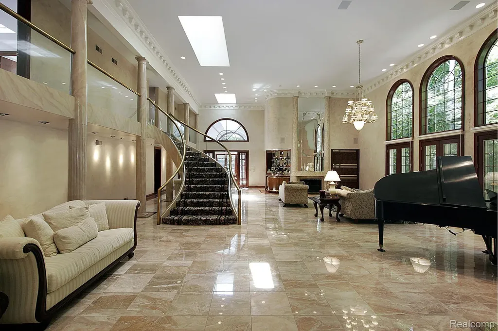 31111 Lahser Road Beverly Hills Village MI 48025