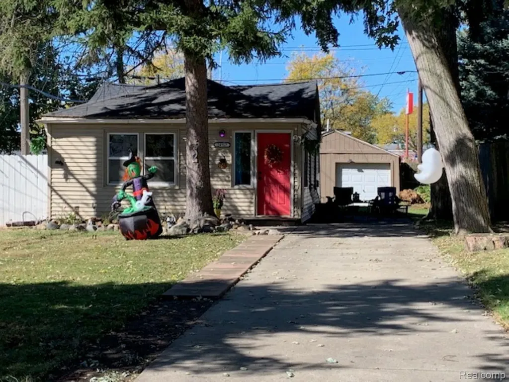 24917 Frederick Street St. Clair Shores City MI 48080