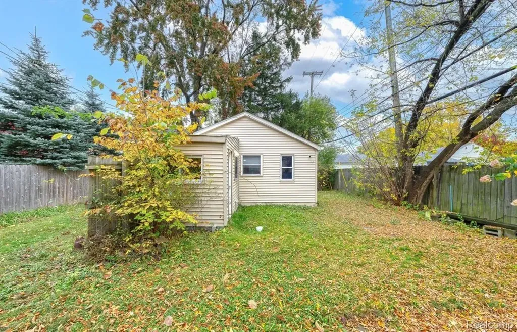 24917 Frederick Street St. Clair Shores City MI 48080