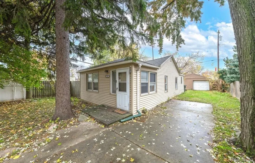 24917 Frederick Street St. Clair Shores City MI 48080