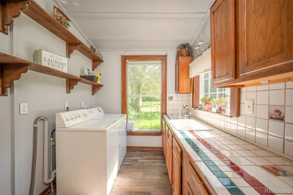 7016 Davison Road Davison Township MI 48423