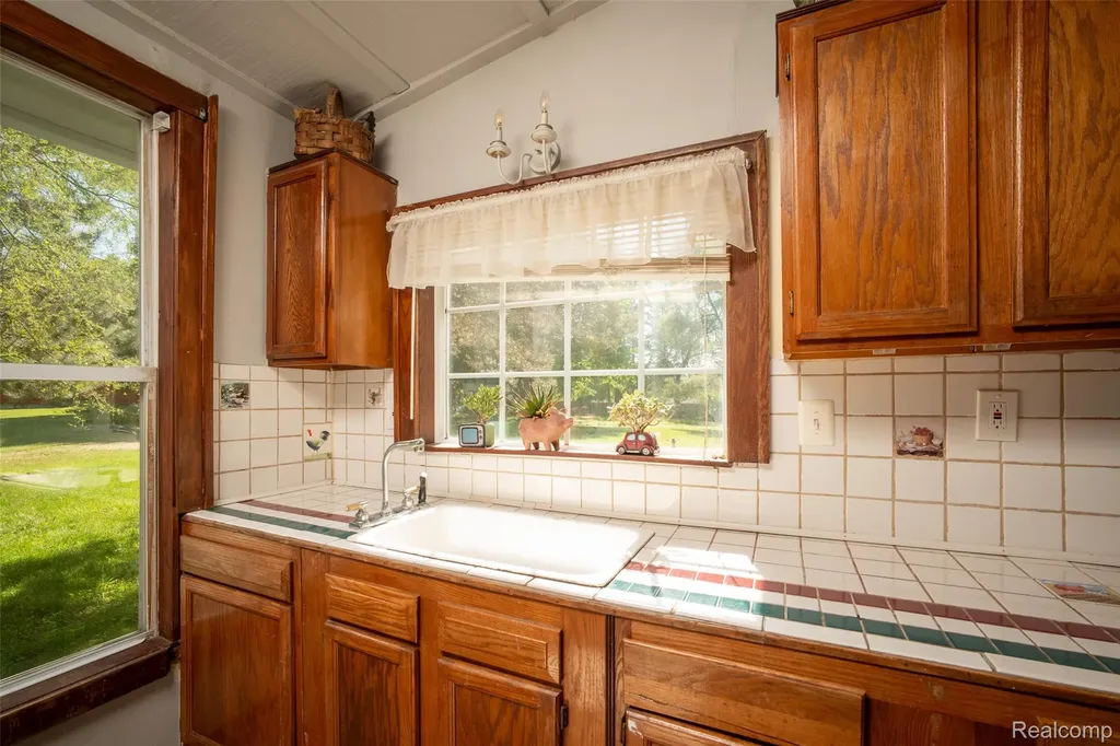 7016 Davison Road Davison Township MI 48423