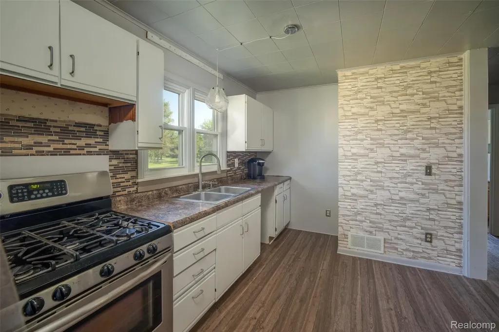 7016 Davison Road Davison Township MI 48423