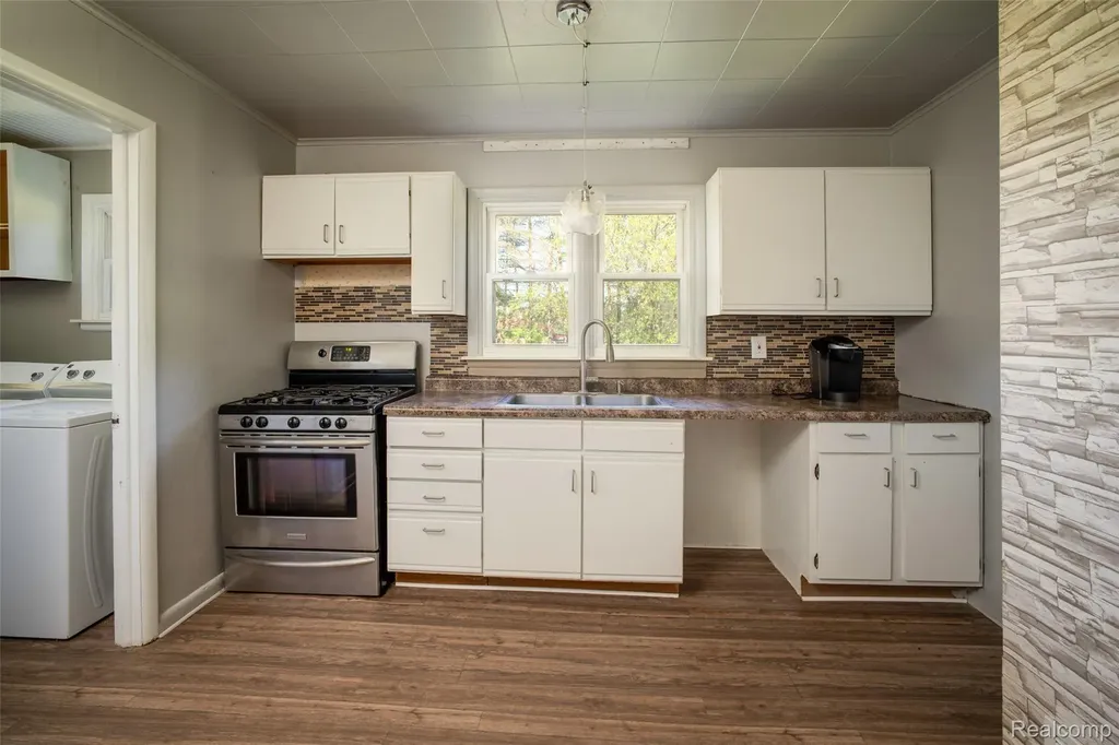7016 Davison Road Davison Township MI 48423