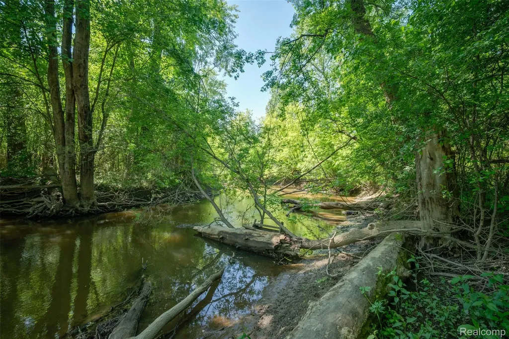 7016 Davison Road Davison Township MI 48423