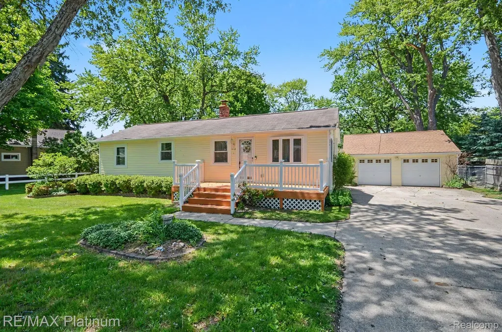 968 Beckley Avenue Oxford Charter Township MI 48371