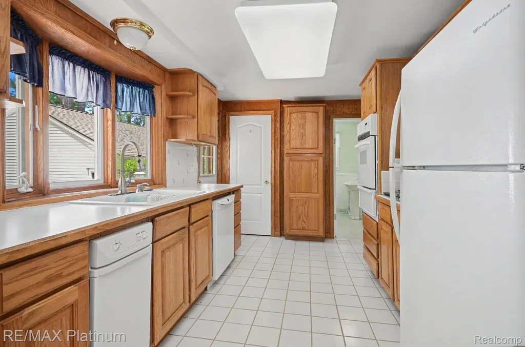 968 Beckley Avenue Oxford Charter Township MI 48371