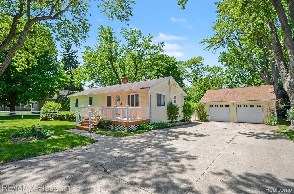 968 Beckley Avenue Oxford Charter Township MI 48371
