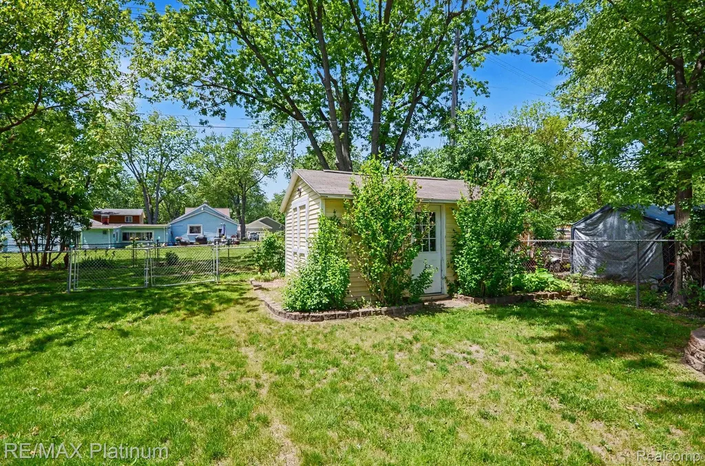 968 Beckley Avenue Oxford Charter Township MI 48371