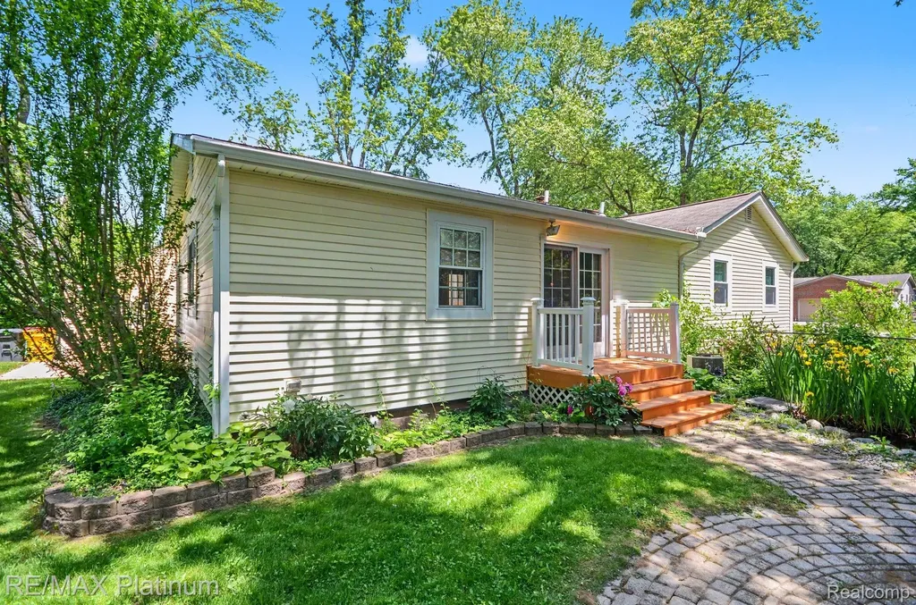 968 Beckley Avenue Oxford Charter Township MI 48371