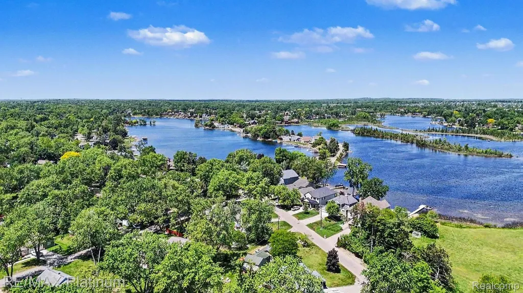 968 Beckley Avenue Oxford Charter Township MI 48371