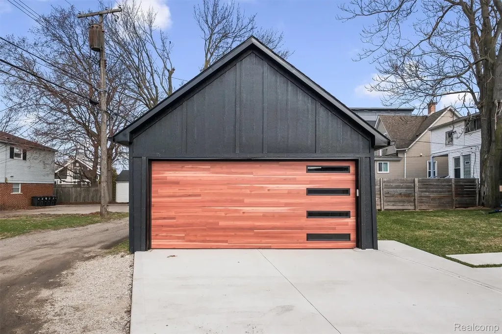 125 N Washington Avenue Royal Oak City MI 48067