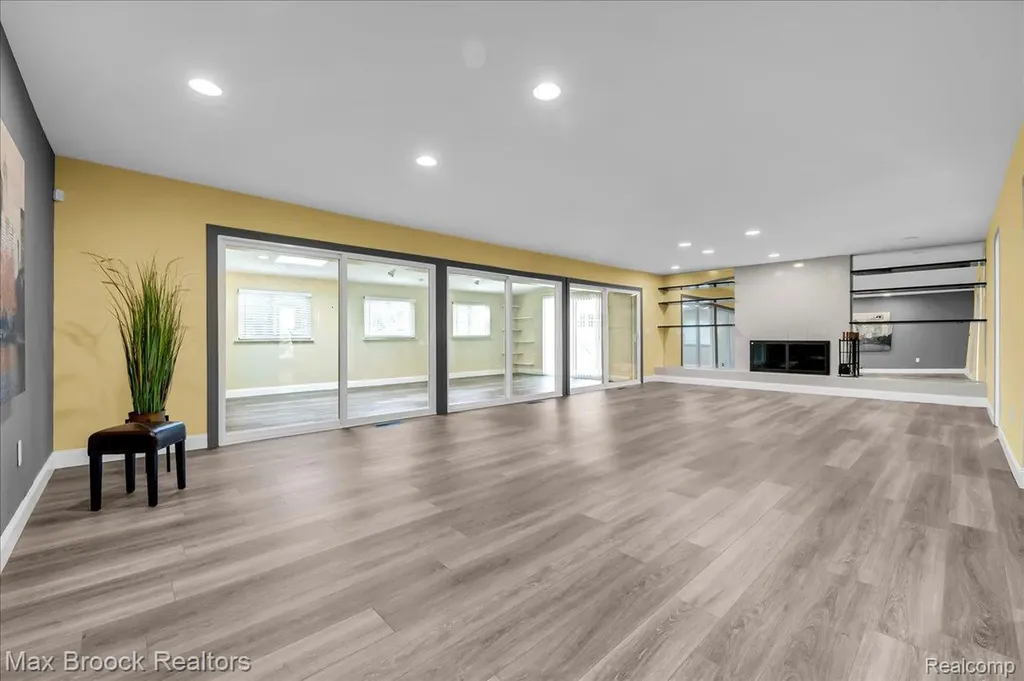 5229 Simpson Lake Road West Bloomfield Charter Township MI 48323