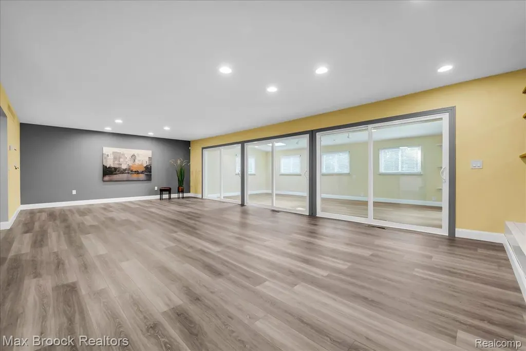5229 Simpson Lake Road West Bloomfield Charter Township MI 48323