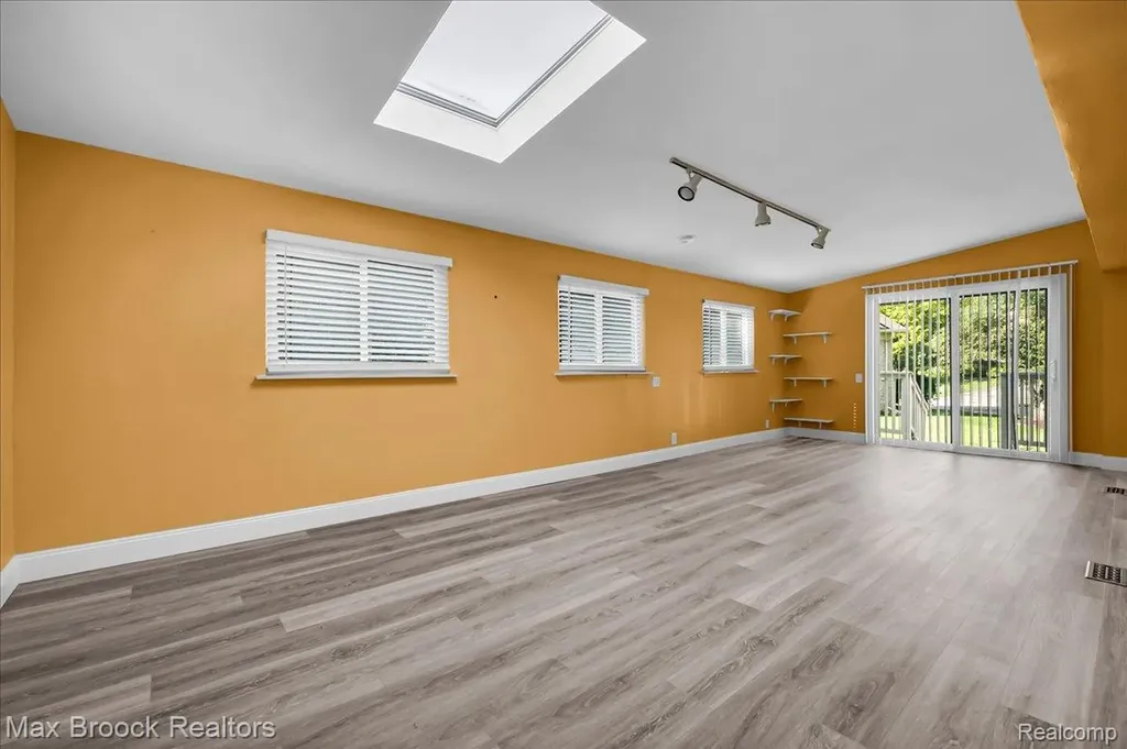 5229 Simpson Lake Road West Bloomfield Charter Township MI 48323