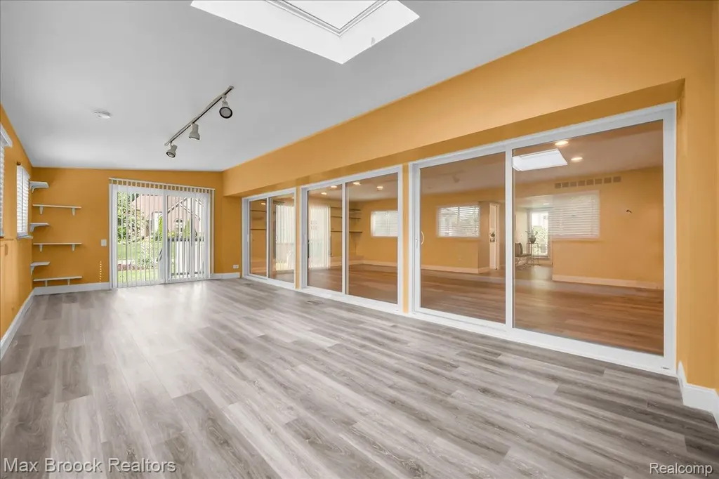 5229 Simpson Lake Road West Bloomfield Charter Township MI 48323