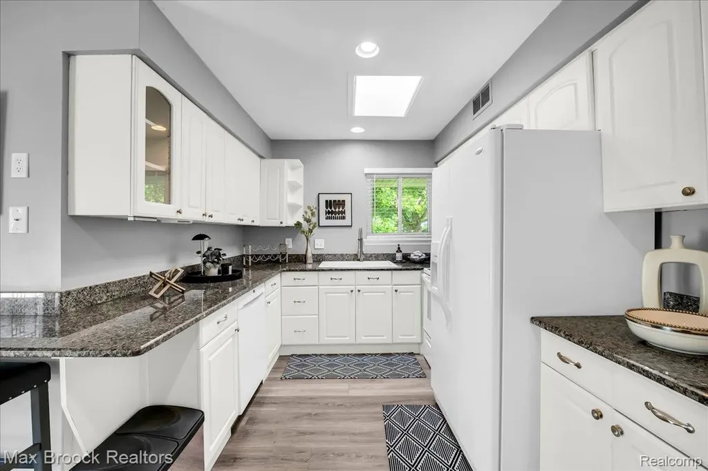 5229 Simpson Lake Road West Bloomfield Charter Township MI 48323
