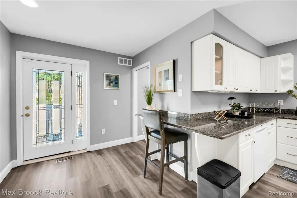 5229 Simpson Lake Road West Bloomfield Charter Township MI 48323