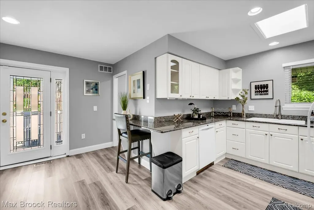 5229 Simpson Lake Road West Bloomfield Charter Township MI 48323
