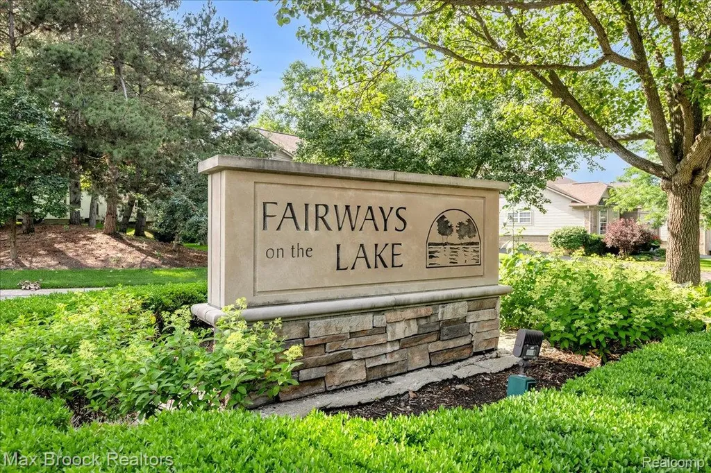 5229 Simpson Lake Road West Bloomfield Charter Township MI 48323