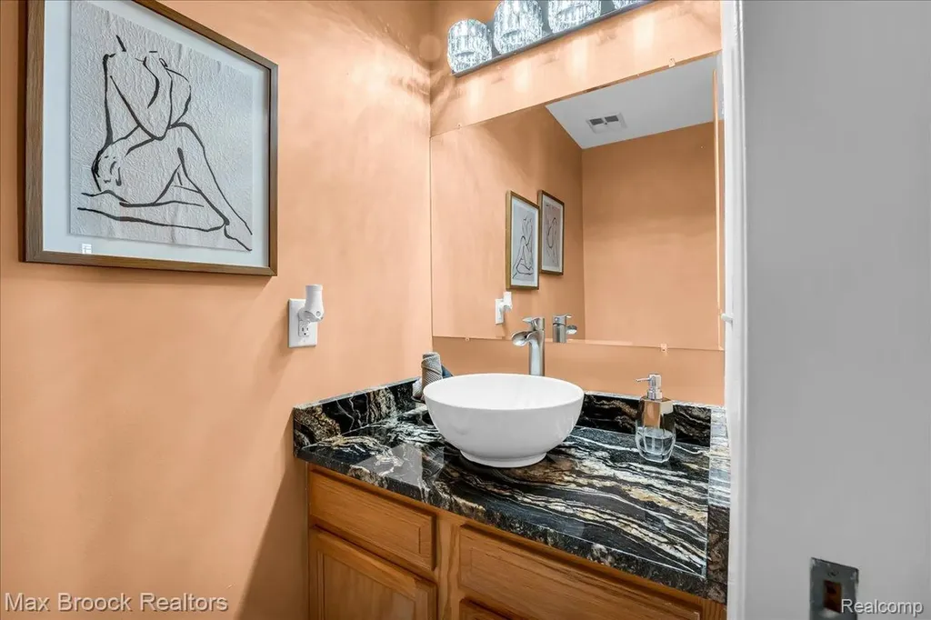 5229 Simpson Lake Road West Bloomfield Charter Township MI 48323