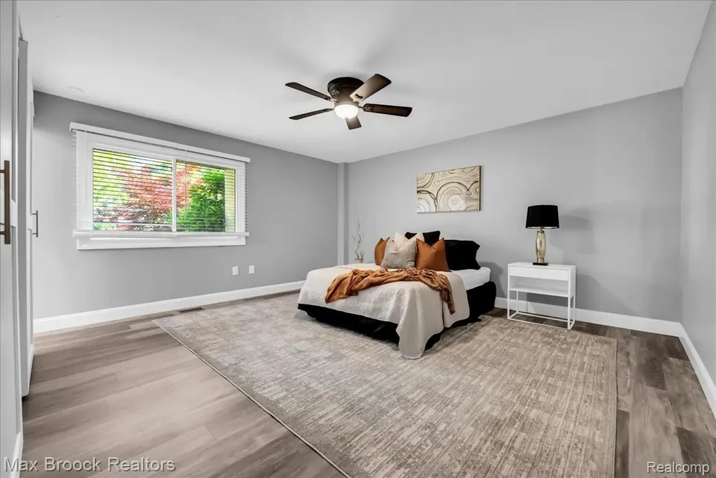 5229 Simpson Lake Road West Bloomfield Charter Township MI 48323