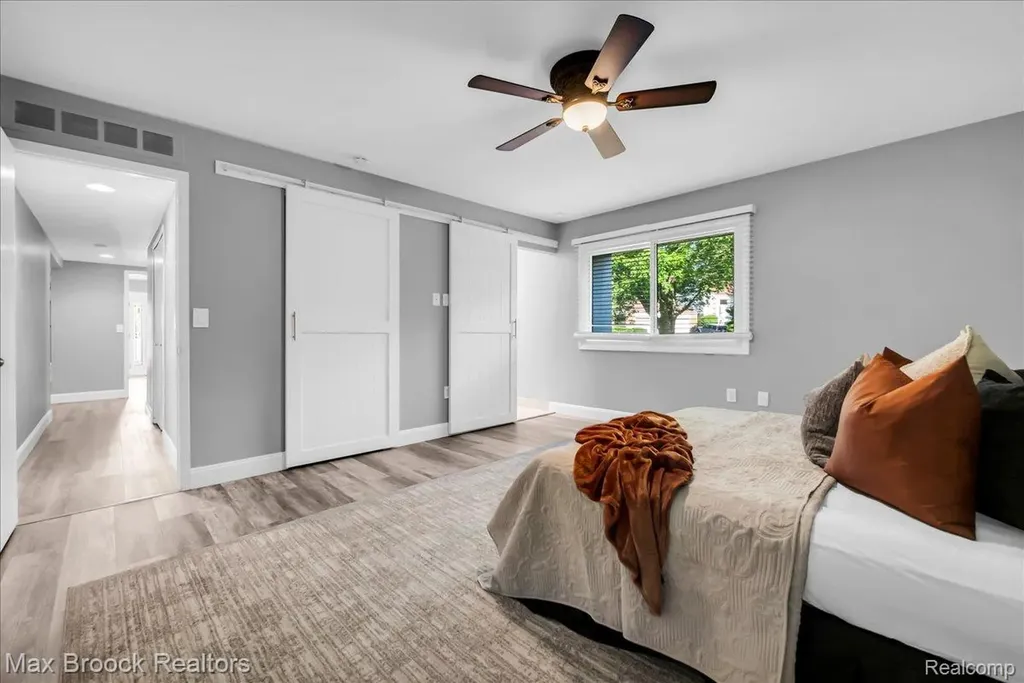 5229 Simpson Lake Road West Bloomfield Charter Township MI 48323