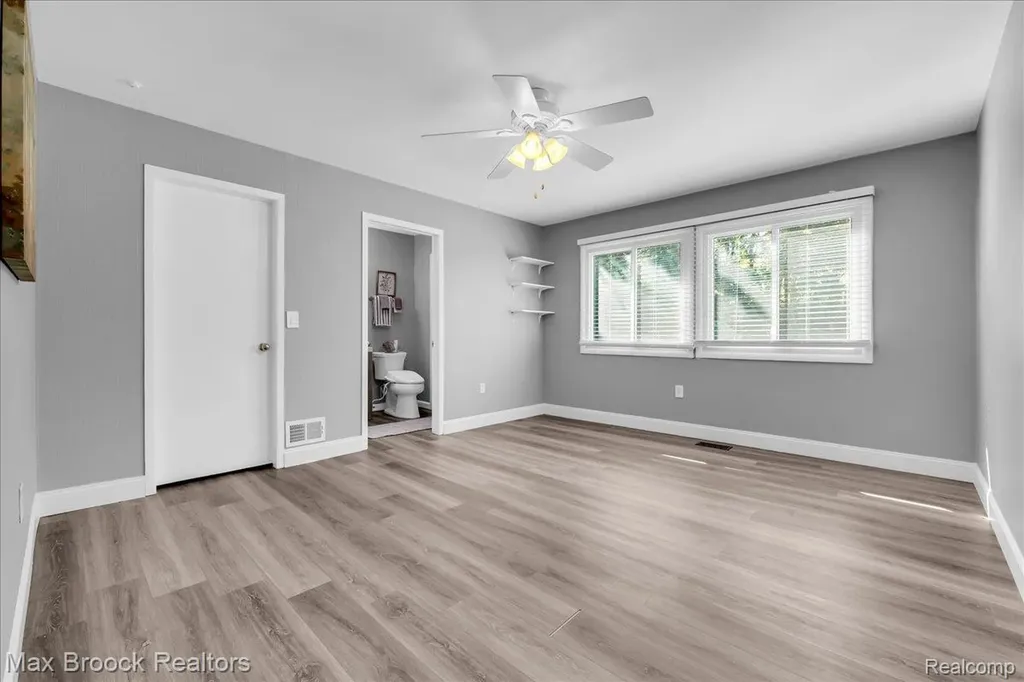 5229 Simpson Lake Road West Bloomfield Charter Township MI 48323